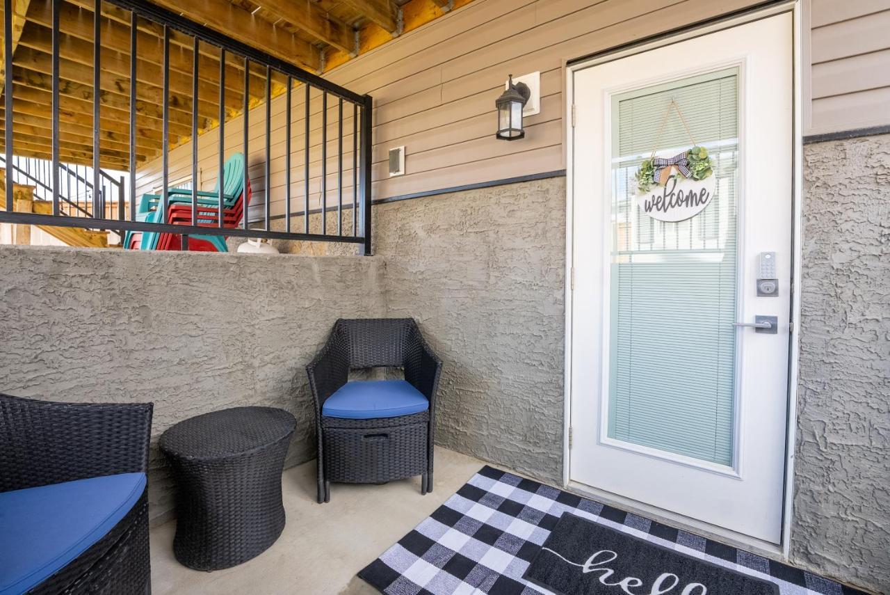 Hotel Copperwood Cozy Cellar With Hot Tub Lethbridge Exterior foto